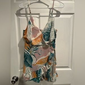 Romper. Tropical print. Light colors.